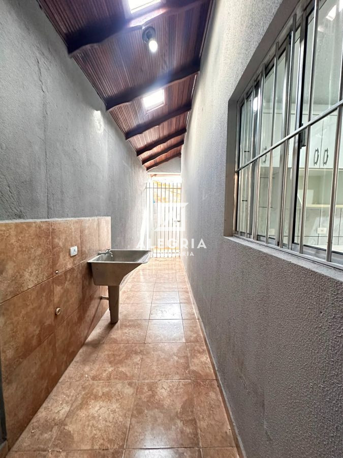 Linda casa 2 dormitórios sendo 1 suíte bairro Águas Belas em São José dos Pinhais