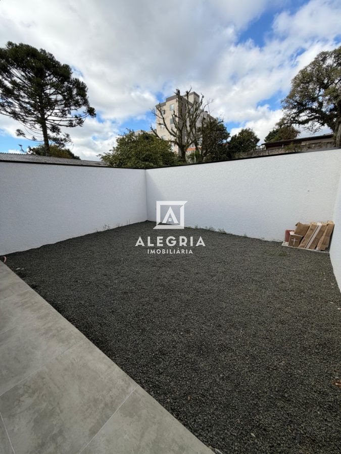 Linda Casa Contendo 03 Dormitórios no Jardim Cruzeiro em São José dos Pinhais
