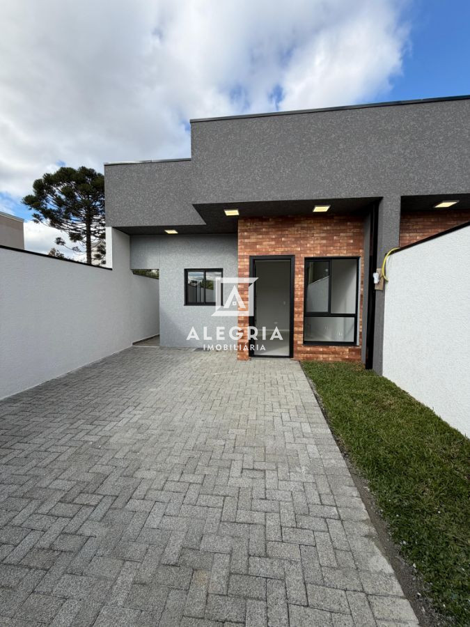 Linda Casa Contendo 03 Dormitórios no Jardim Cruzeiro em São José dos Pinhais