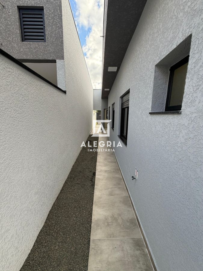 Linda Casa Contendo 03 Dormitórios no Jardim Cruzeiro em São José dos Pinhais