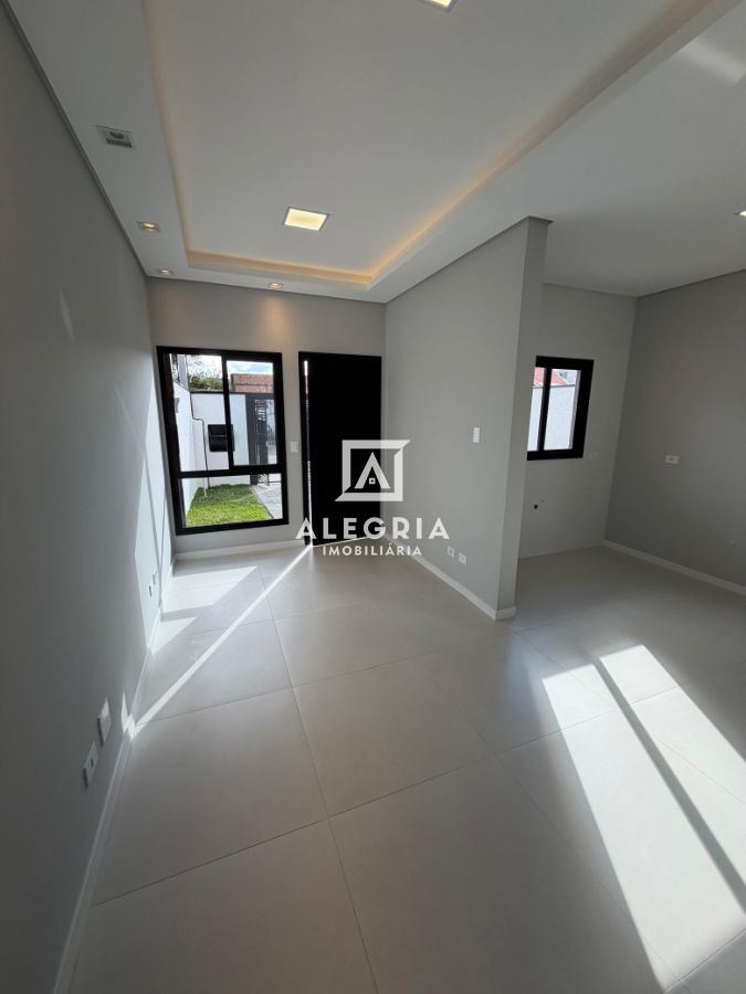 Linda Casa Contendo 03 Dormitórios no Jardim Cruzeiro em São José dos Pinhais