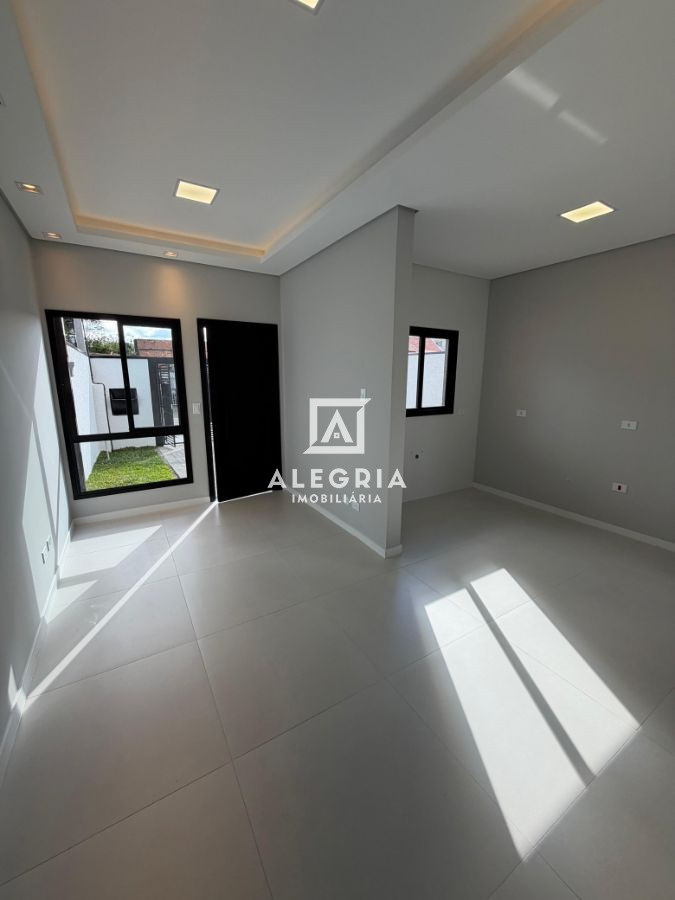 Linda Casa Contendo 03 Dormitórios no Jardim Cruzeiro em São José dos Pinhais