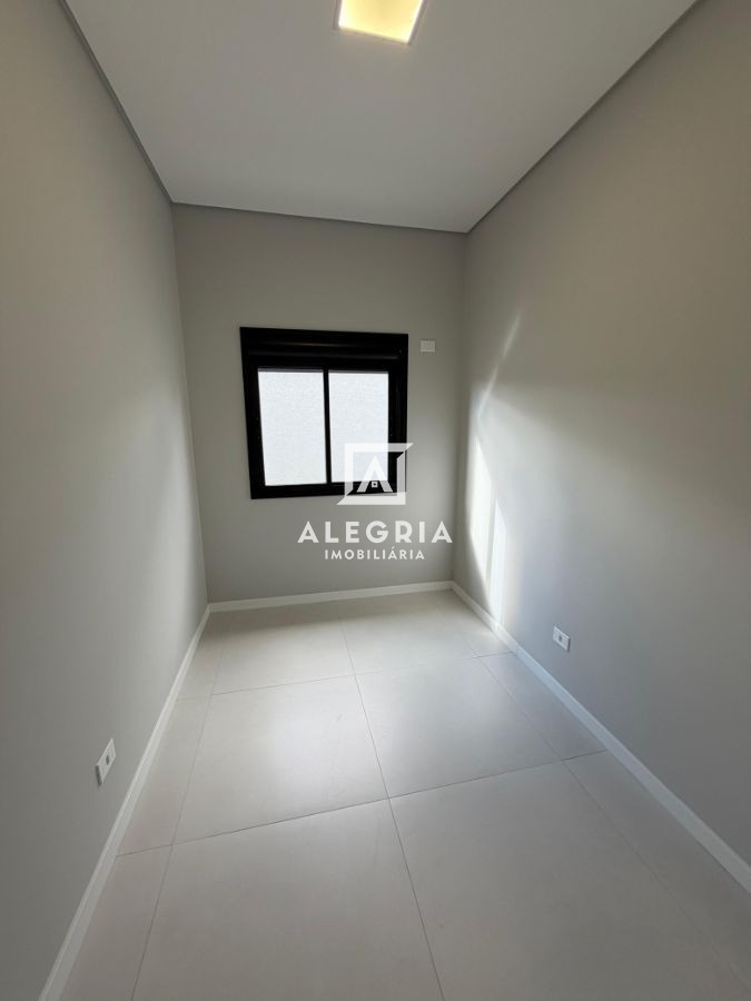 Linda Casa Contendo 03 Dormitórios no Jardim Cruzeiro em São José dos Pinhais