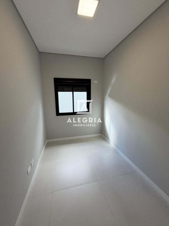Linda Casa Contendo 03 Dormitórios no Jardim Cruzeiro em São José dos Pinhais