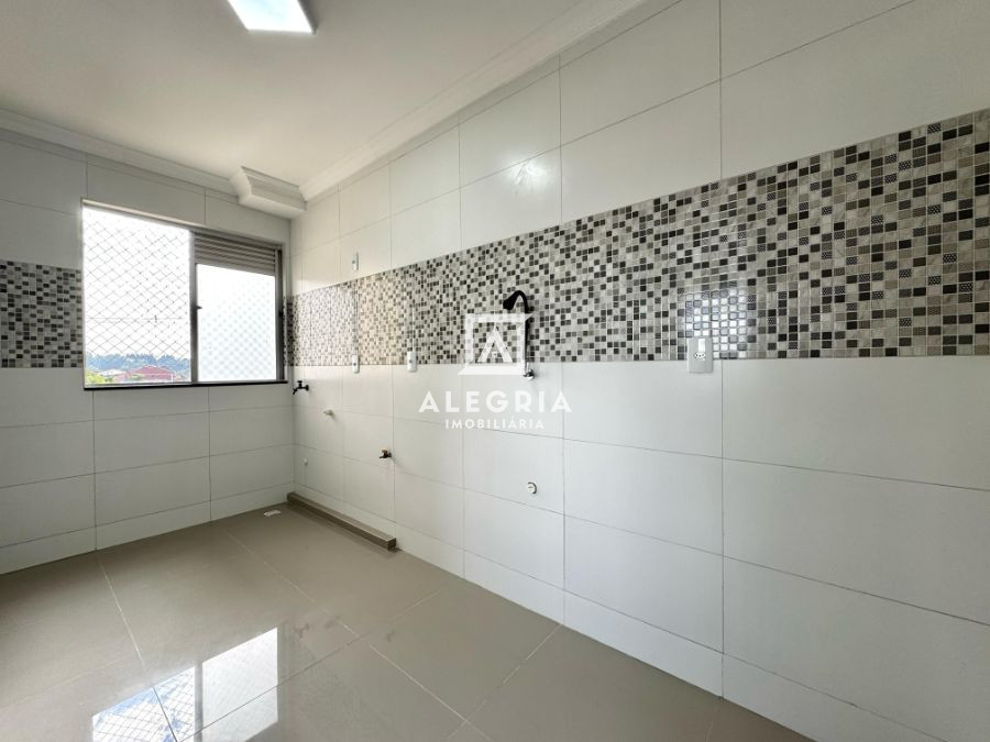 Lindo Apartamento Reformando Contendo 02 Dormitórios no Guatupe em São José dos Pinhais