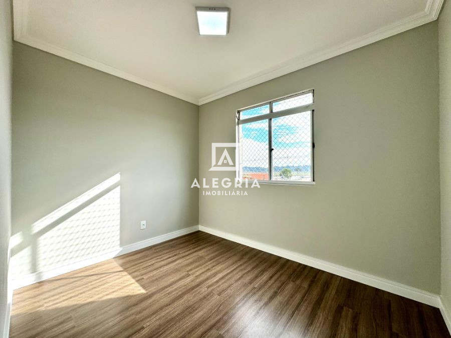 Lindo Apartamento Reformando Contendo 02 Dormitórios no Guatupe em São José dos Pinhais