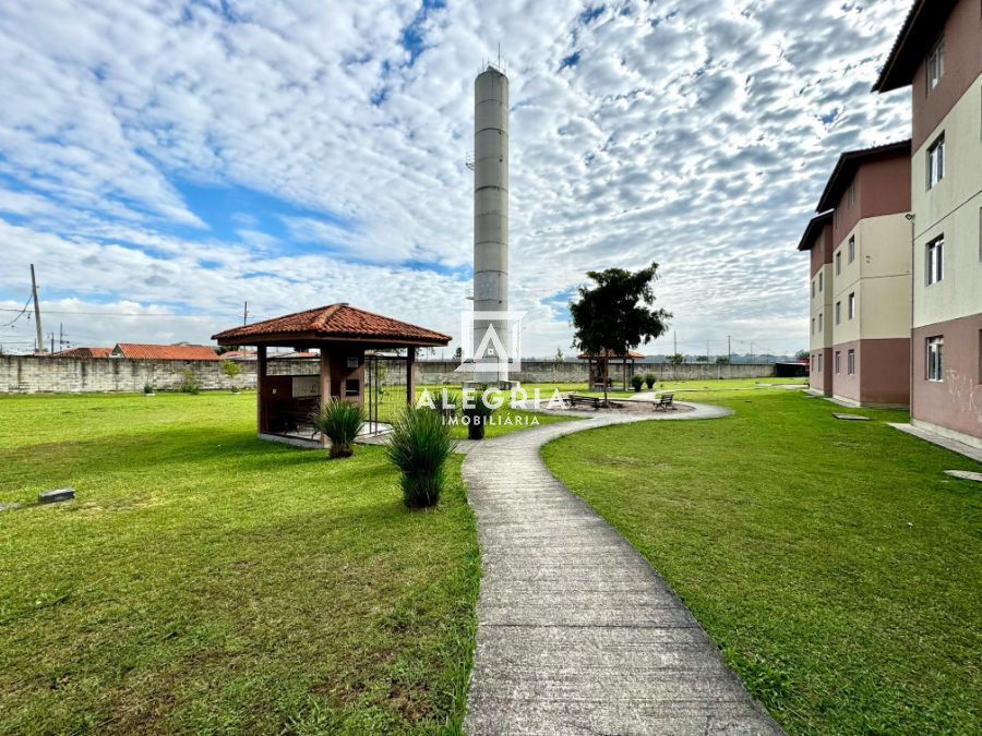 Lindo Apartamento Reformando Contendo 02 Dormitórios no Guatupe em São José dos Pinhais