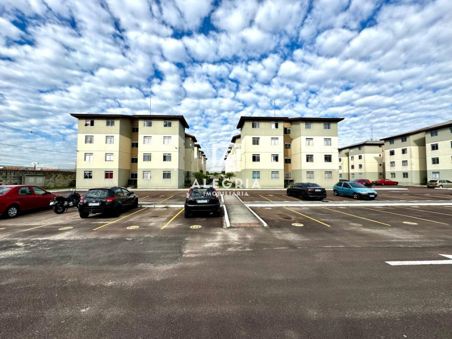 Lindo Apartamento Reformando Contendo 02 Dormitórios no Guatupe em São José dos Pinhais
