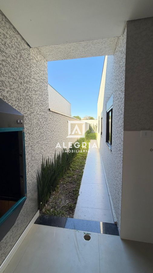 Linda Casa Contendo 03 Dormitórios Sendo 01 Suite na Cidade Jardim em São José dos Pinhais