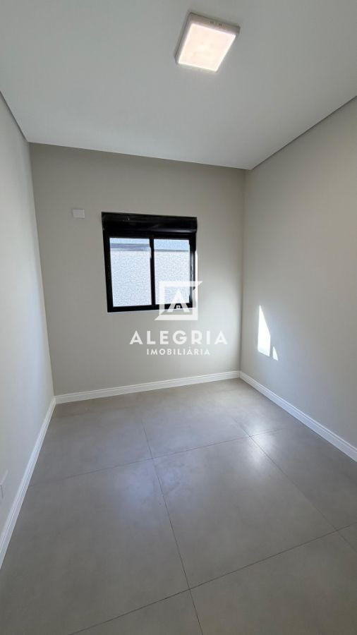 Linda Casa Contendo 03 Dormitórios Sendo 01 Suite na Cidade Jardim em São José dos Pinhais