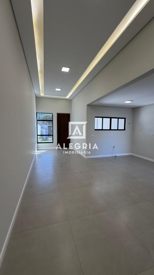 Linda Casa Contendo 03 Dormitórios Sendo 01 Suite na Cidade Jardim em São José dos Pinhais