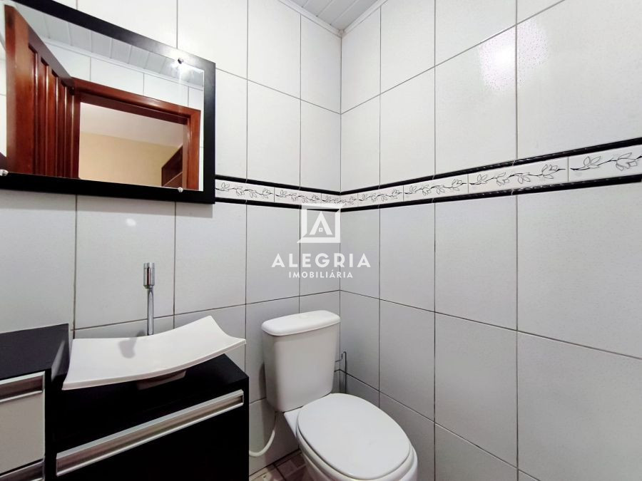 Linda Casa com Atico Contendo 03 Dormitórios Sendo 01 Suite e Hidromassagem na Colonia Rio Grande em São José dos Pinhais