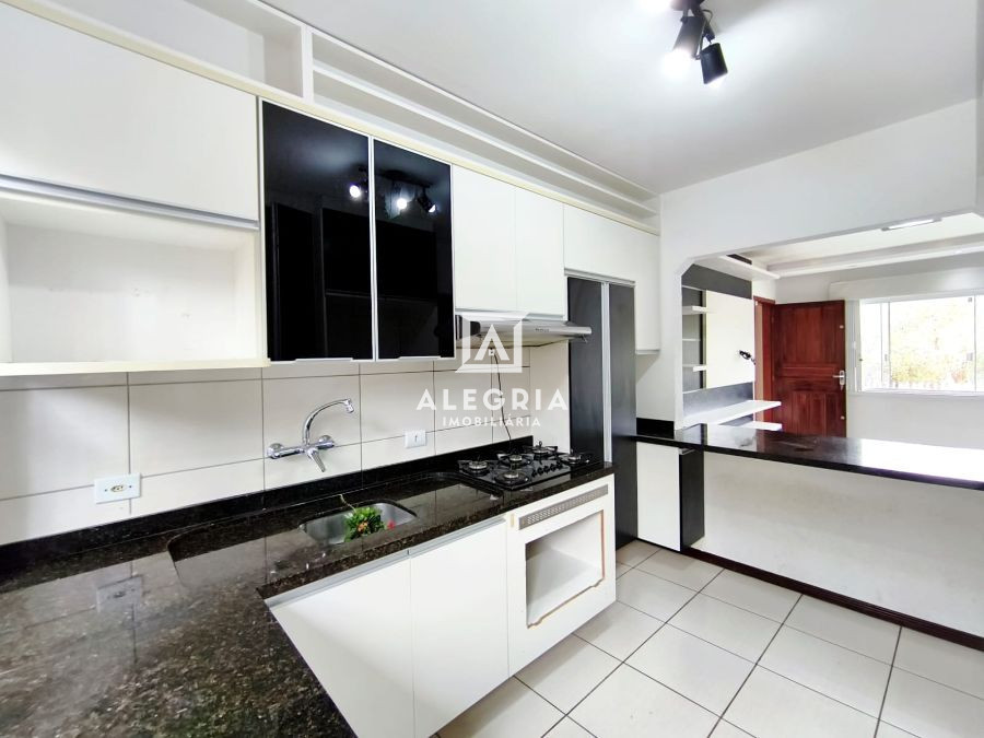 Linda Casa com Atico Contendo 03 Dormitórios Sendo 01 Suite e Hidromassagem na Colonia Rio Grande em São José dos Pinhais