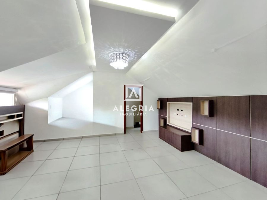 Linda Casa com Atico Contendo 03 Dormitórios Sendo 01 Suite e Hidromassagem na Colonia Rio Grande em São José dos Pinhais