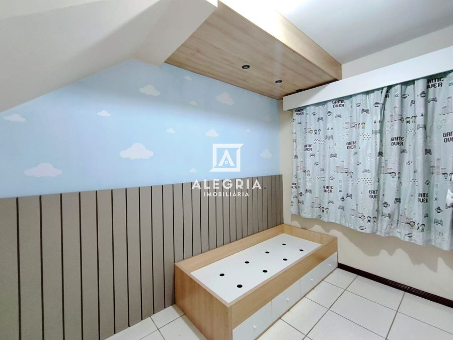 Linda Casa com Atico Contendo 03 Dormitórios Sendo 01 Suite e Hidromassagem na Colonia Rio Grande em São José dos Pinhais
