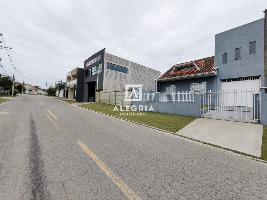 Linda Casa com Atico Contendo 03 Dormitórios Sendo 01 Suite e Hidromassagem na Colonia Rio Grande em São José dos Pinhais