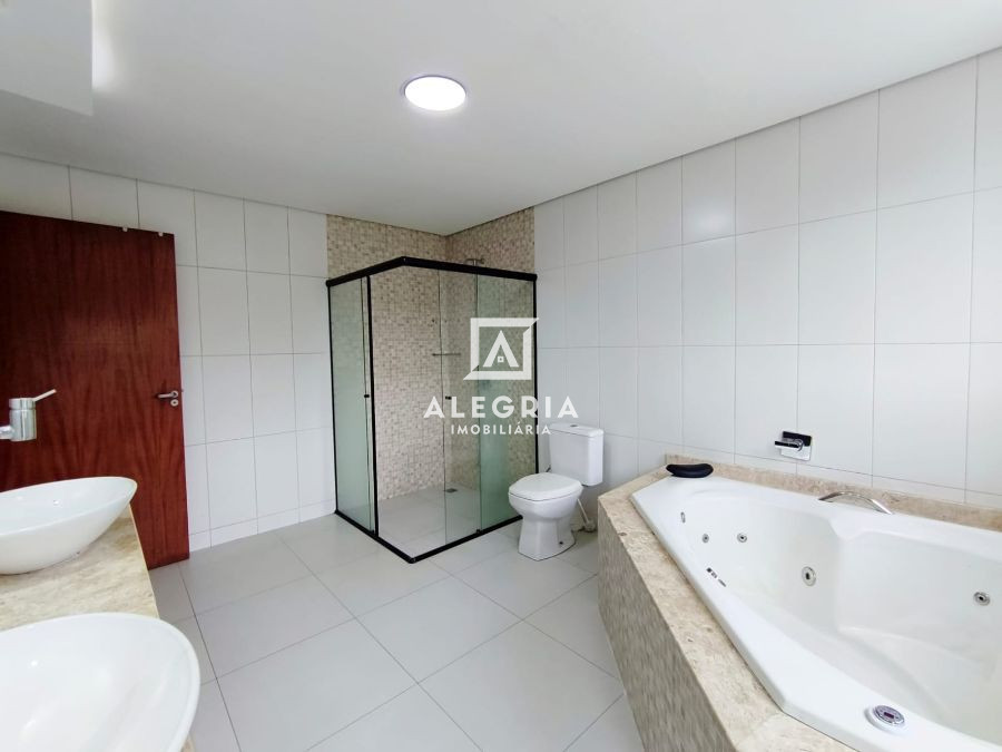 Linda Casa com Atico Contendo 03 Dormitórios Sendo 01 Suite e Hidromassagem na Colonia Rio Grande em São José dos Pinhais