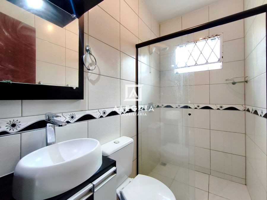 Linda Casa com Atico Contendo 03 Dormitórios Sendo 01 Suite e Hidromassagem na Colonia Rio Grande em São José dos Pinhais