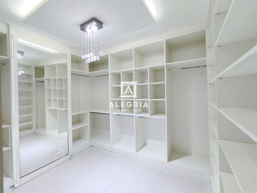 Linda Casa com Atico Contendo 03 Dormitórios Sendo 01 Suite e Hidromassagem na Colonia Rio Grande em São José dos Pinhais