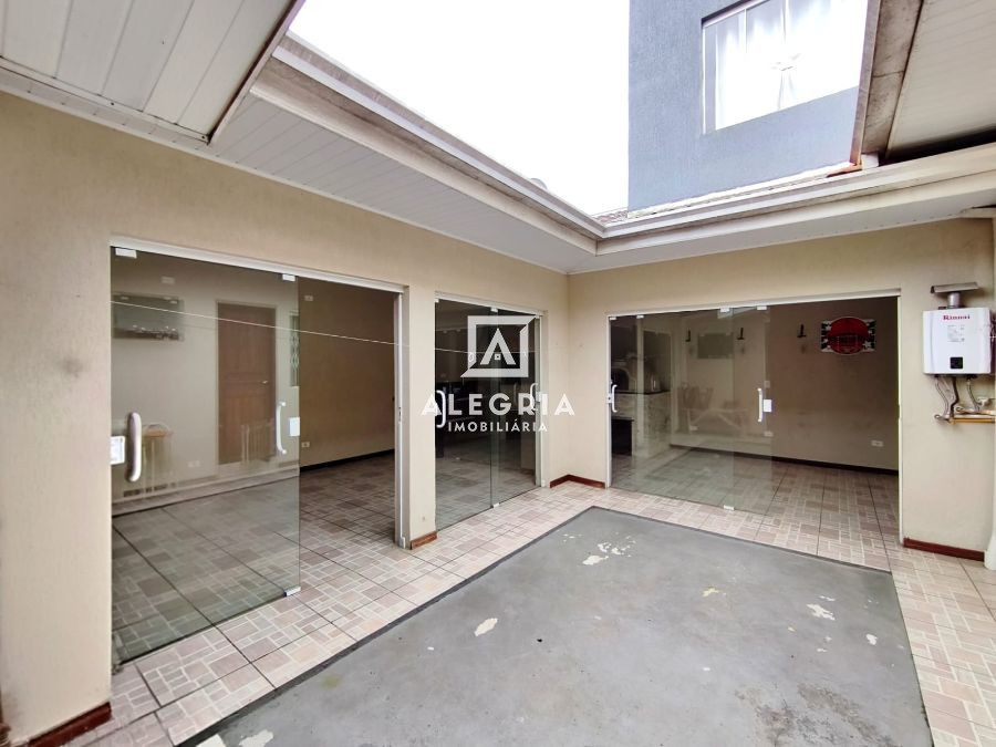 Linda Casa com Atico Contendo 03 Dormitórios Sendo 01 Suite e Hidromassagem na Colonia Rio Grande em São José dos Pinhais