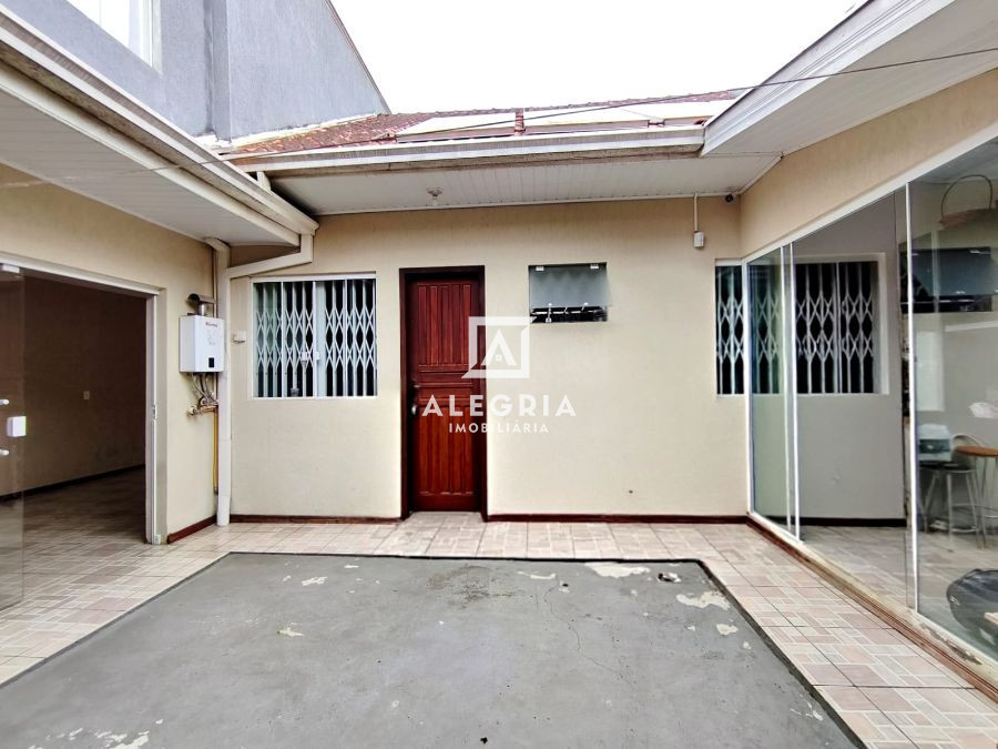 Linda Casa com Atico Contendo 03 Dormitórios Sendo 01 Suite e Hidromassagem na Colonia Rio Grande em São José dos Pinhais