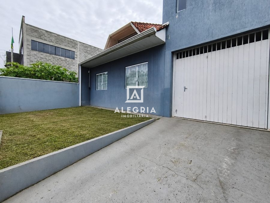 Linda Casa com Atico Contendo 03 Dormitórios Sendo 01 Suite e Hidromassagem na Colonia Rio Grande em São José dos Pinhais