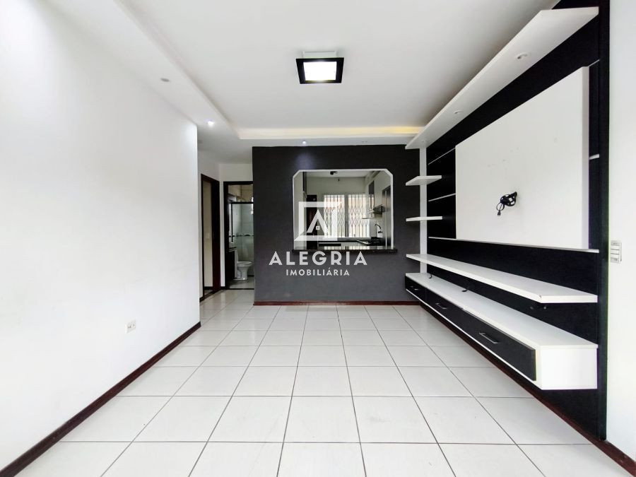 Linda Casa com Atico Contendo 03 Dormitórios Sendo 01 Suite e Hidromassagem na Colonia Rio Grande em São José dos Pinhais