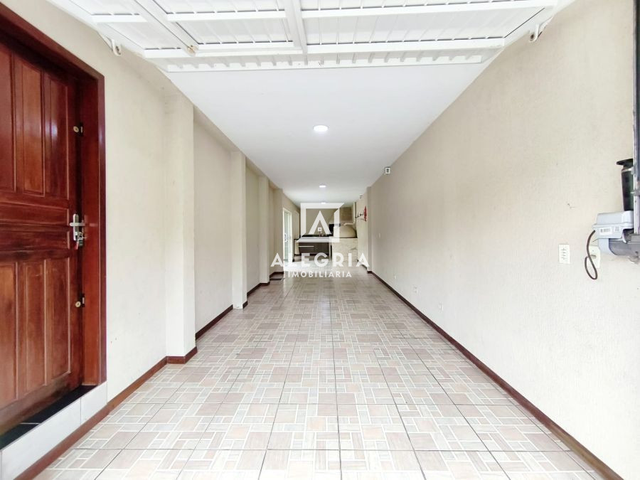 Linda Casa com Atico Contendo 03 Dormitórios Sendo 01 Suite e Hidromassagem na Colonia Rio Grande em São José dos Pinhais