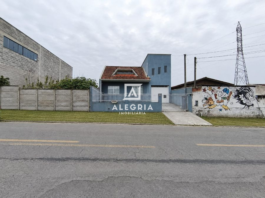 Linda Casa com Atico Contendo 03 Dormitórios Sendo 01 Suite e Hidromassagem na Colonia Rio Grande em São José dos Pinhais