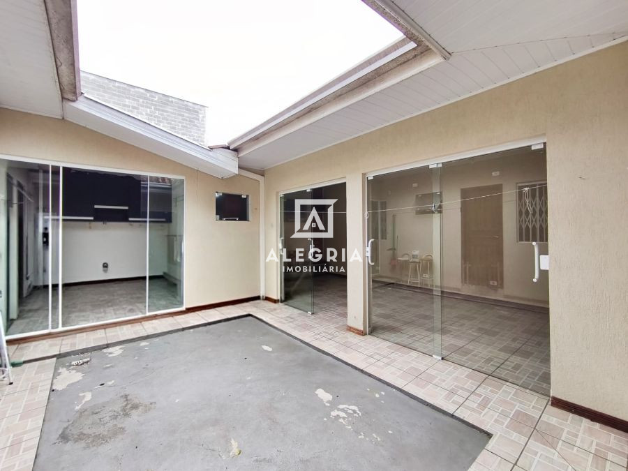 Linda Casa com Atico Contendo 03 Dormitórios Sendo 01 Suite e Hidromassagem na Colonia Rio Grande em São José dos Pinhais