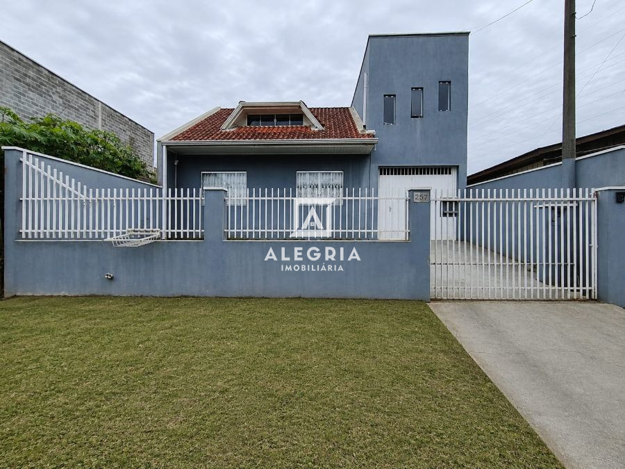 Linda Casa com Atico Contendo 03 Dormitórios Sendo 01 Suite e Hidromassagem na Colonia Rio Grande em São José dos Pinhais