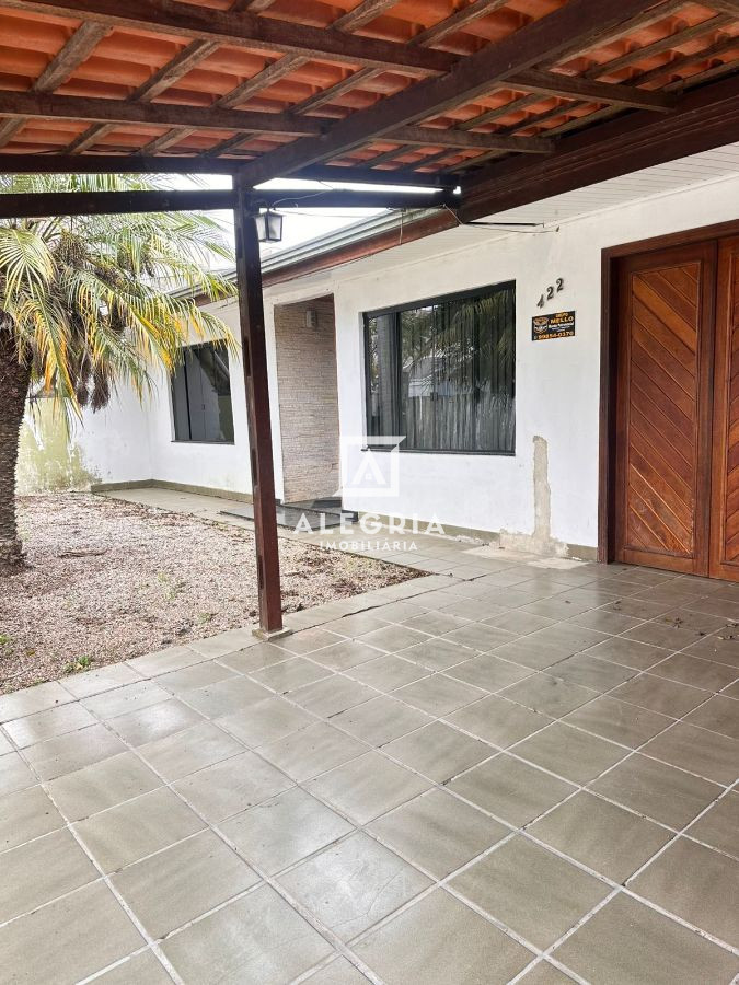 Linda casa 3 Dormitórios sendo uma suíte no bairro Costeira em São José dos Pinhais