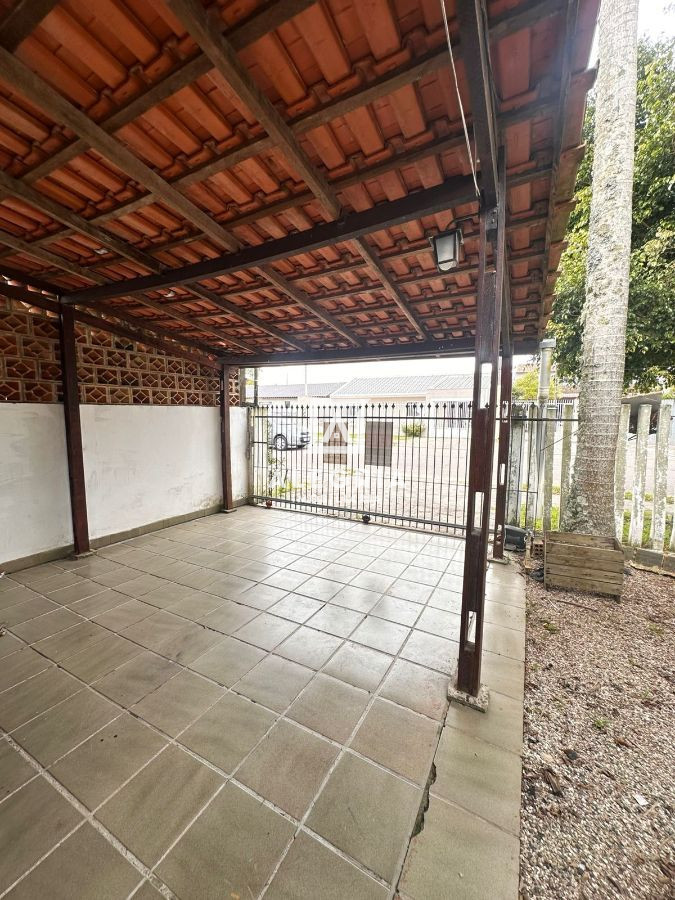Linda casa 3 Dormitórios sendo uma suíte no bairro Costeira em São José dos Pinhais