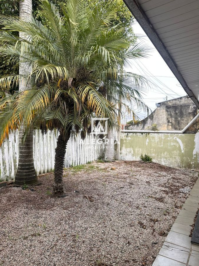 Linda casa 3 Dormitórios sendo uma suíte no bairro Costeira em São José dos Pinhais