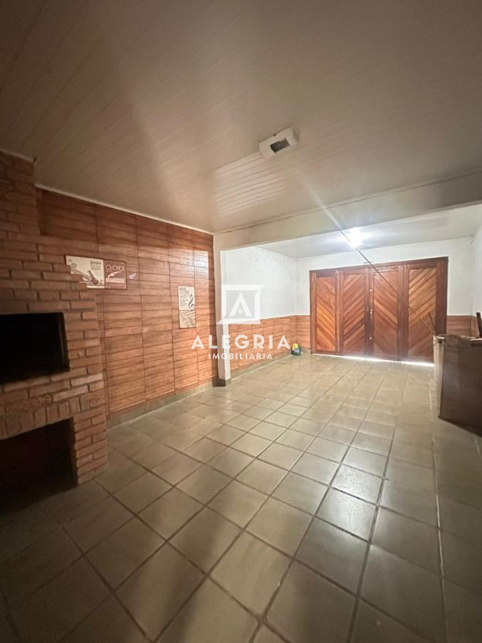 Linda casa 3 Dormitórios sendo uma suíte no bairro Costeira em São José dos Pinhais