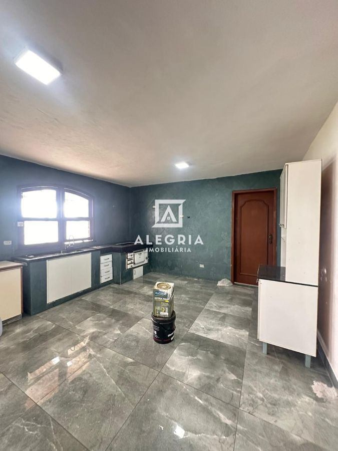 Linda casa 3 Dormitórios sendo uma suíte no bairro Costeira em São José dos Pinhais