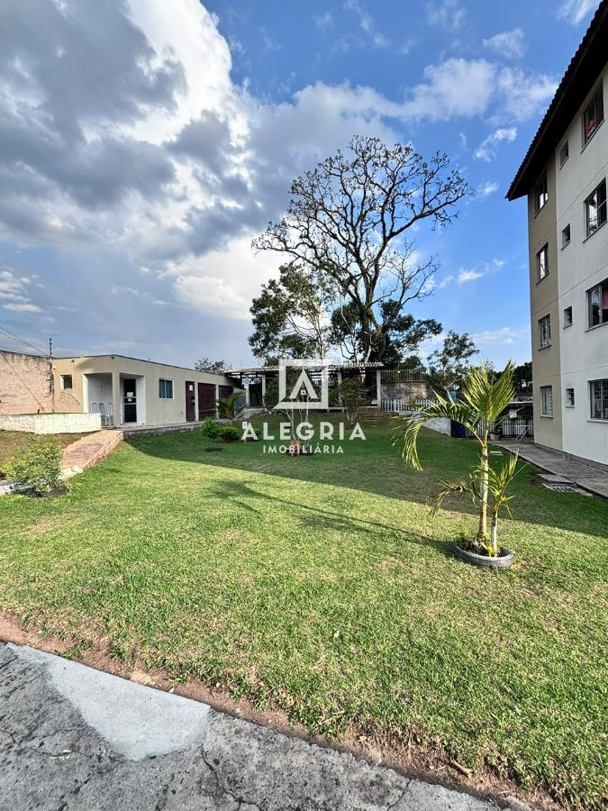 Apartamento terreo semi mobiliado no Jardim Italia em São José dos Pinhais