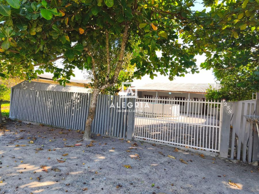 Casa térrea com estrutura para sobrado 3 dormitórios a 2 quadras da praia em Guaratuba