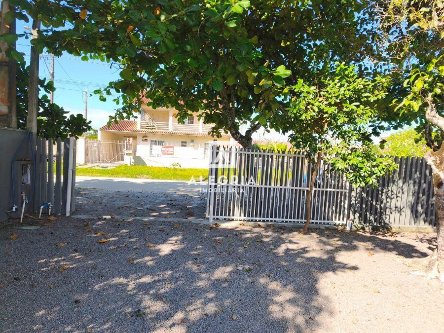 Casa térrea com estrutura para sobrado 3 dormitórios a 2 quadras da praia em Guaratuba