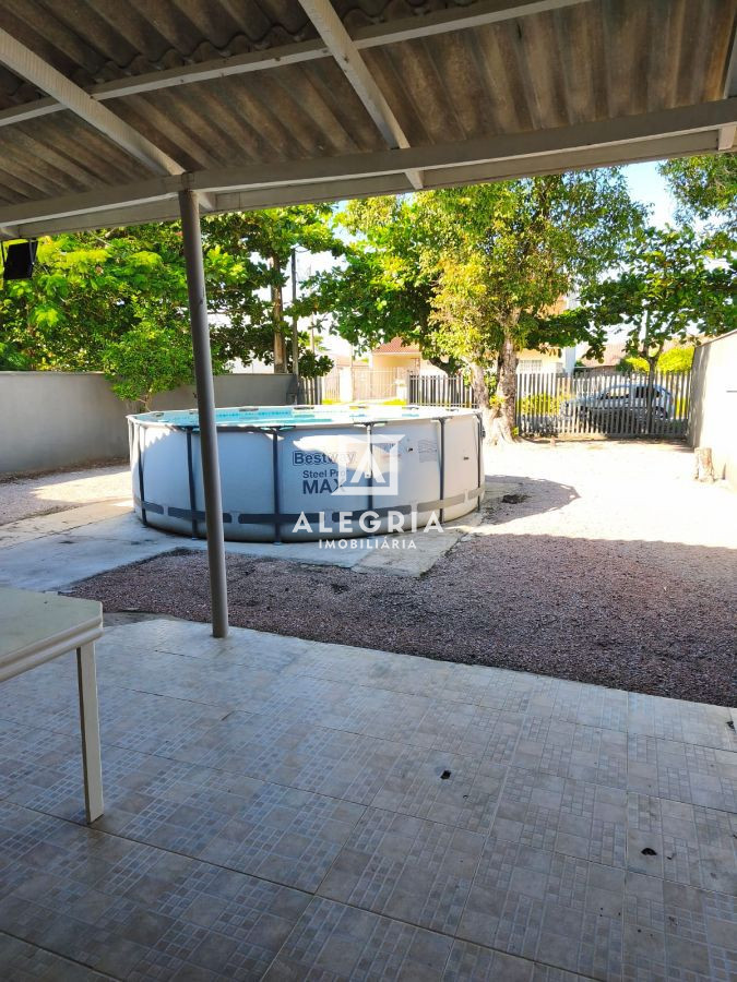 Casa térrea com estrutura para sobrado 3 dormitórios a 2 quadras da praia em Guaratuba