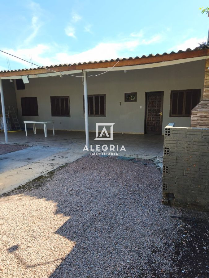Casa térrea com estrutura para sobrado 3 dormitórios a 2 quadras da praia em Guaratuba