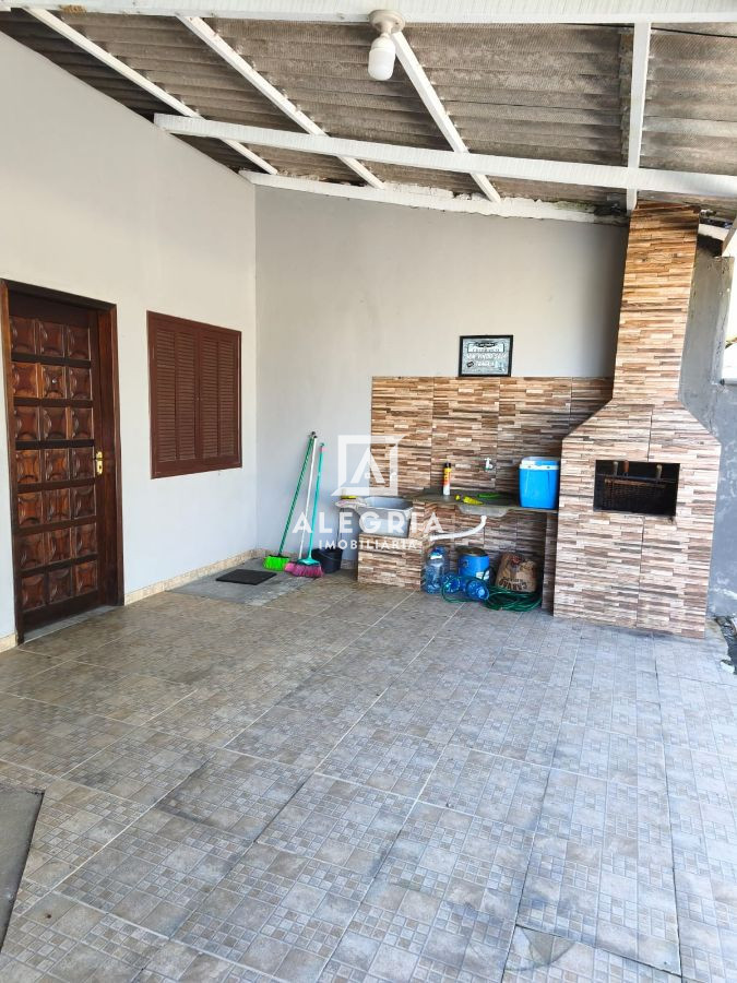 Casa térrea com estrutura para sobrado 3 dormitórios a 2 quadras da praia em Guaratuba