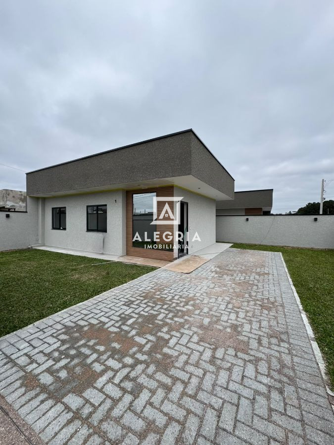 Linda casa de esquina com amplo espaço de terreno no Barro Preto em São José dos Pinhais