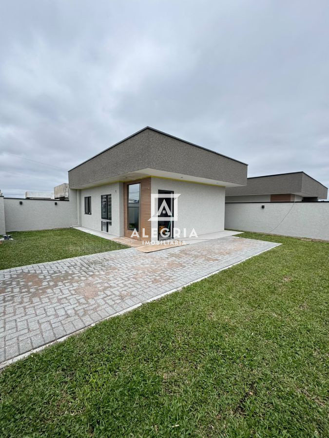 Linda casa de esquina com amplo espaço de terreno no Barro Preto em São José dos Pinhais