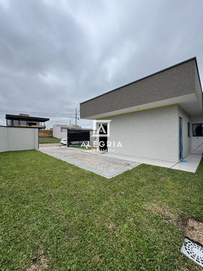 Linda casa de esquina com amplo espaço de terreno no Barro Preto em São José dos Pinhais