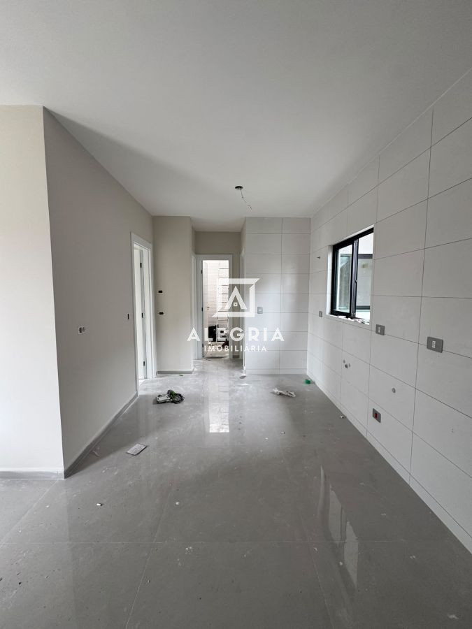 Linda casa de esquina com amplo espaço de terreno no Barro Preto em São José dos Pinhais