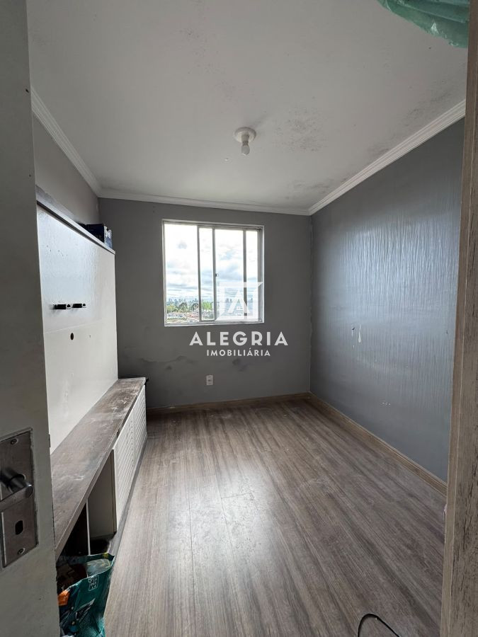 Lindo Apartamento 02 Dormitórios na Colonia Rio Grande Semi Mobiliado em São José dos Pinhais